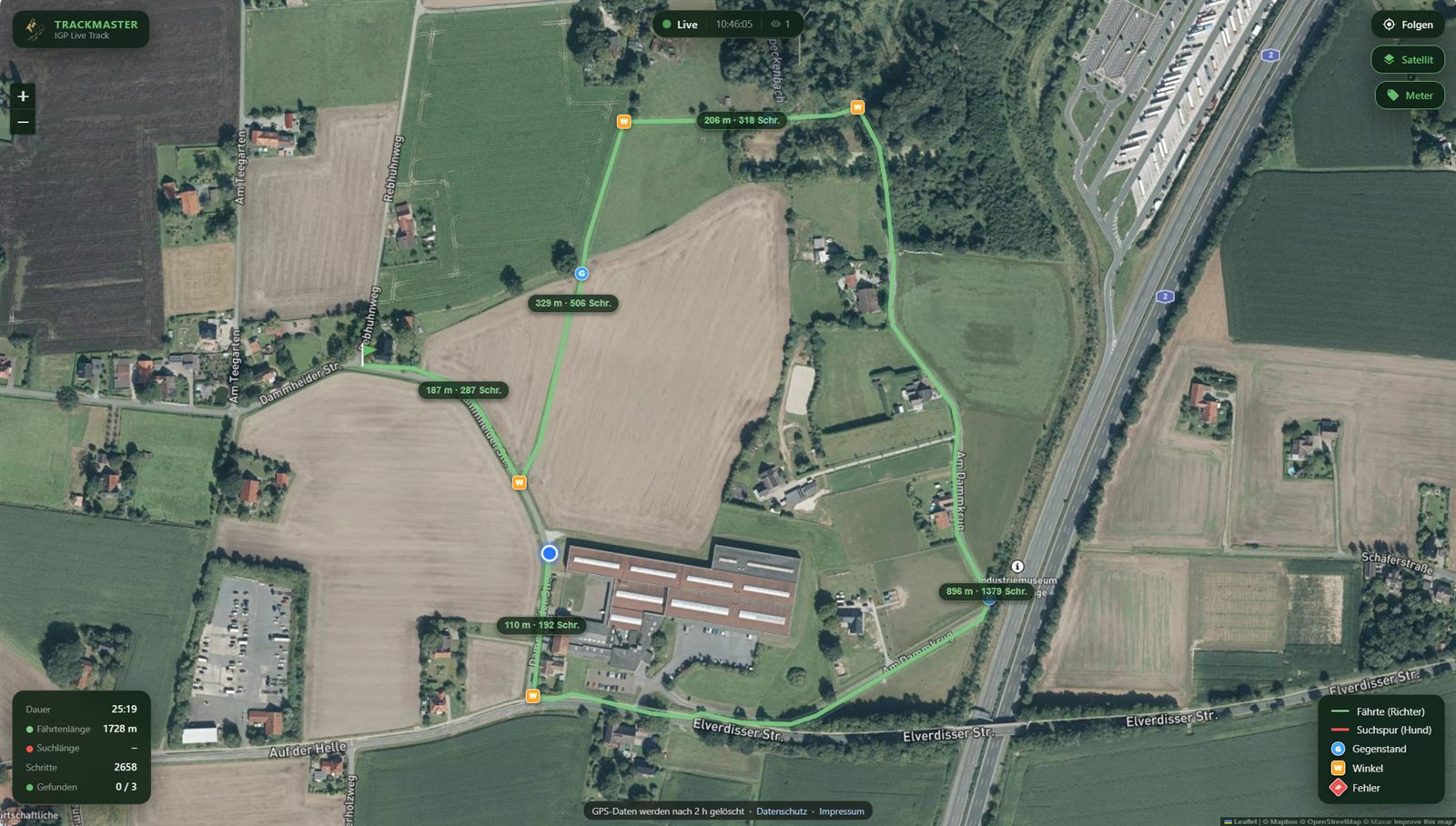 Live-Ansicht im Browser: Fährte mit Winkeln und Gegenständen auf dem Satellitenbild, dazu Dauer, Fährtenlänge, Schritte und gefundene Gegenstände
